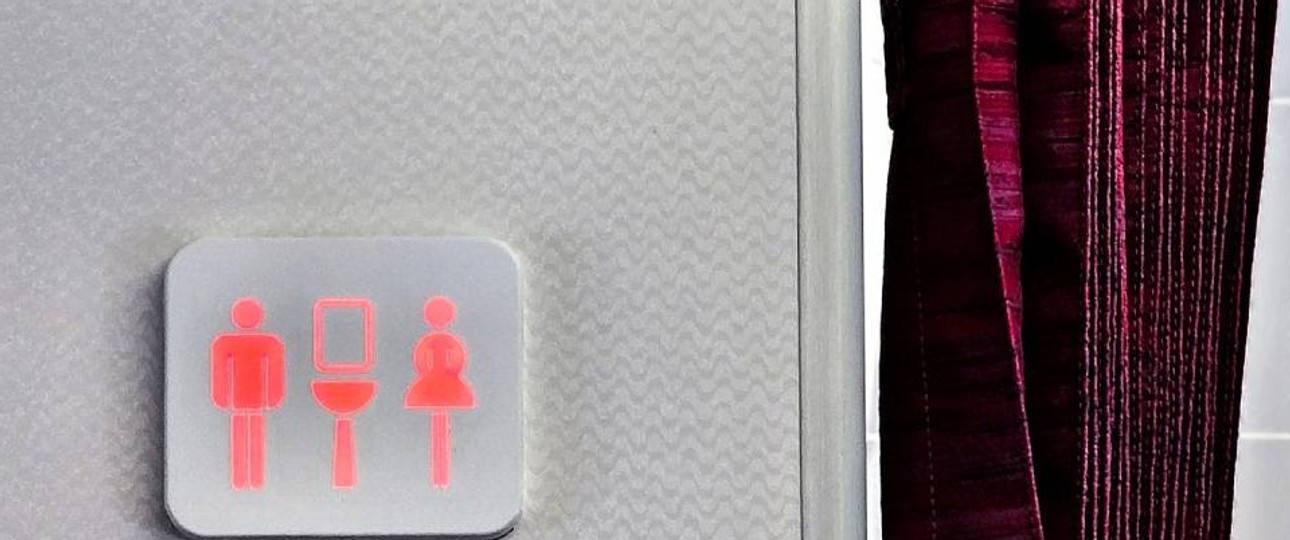 Belegte Flugzeugtoilette: Wie groß ist das Einsparpotenzial wenn Passagiere nicht mehr auf die Bordtoilette gehen würden?