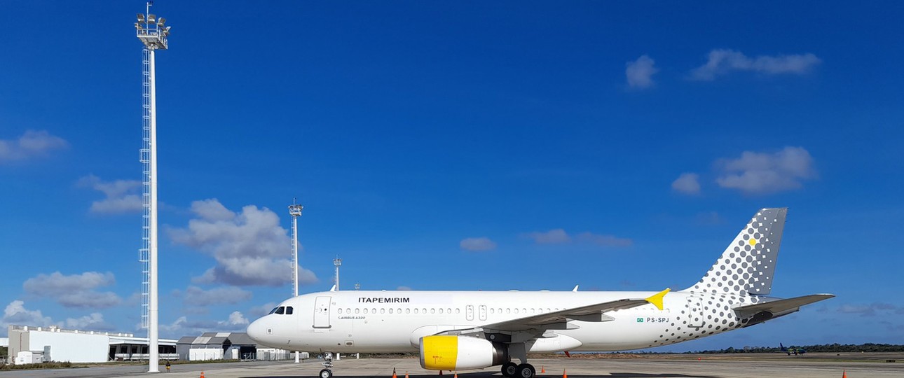 Airbus A320 von ITA Transportes Aéreos: Noch in den Farben von Vueling.