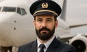 Pilot mit Bart: Die Regeln sind nicht überall gleich.