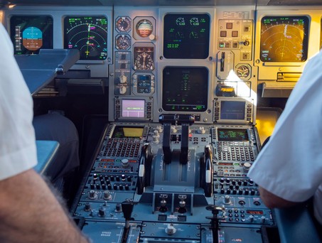 Zwei Piloten im Cockpit: Powernaps sind in Europa unter Auflagen erlaubt. In den USA nicht.