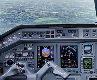 Pilot von Air Hamburg: Die Fluglinie baut aus.