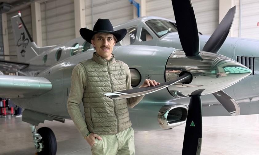 alex toril cowboy air 01