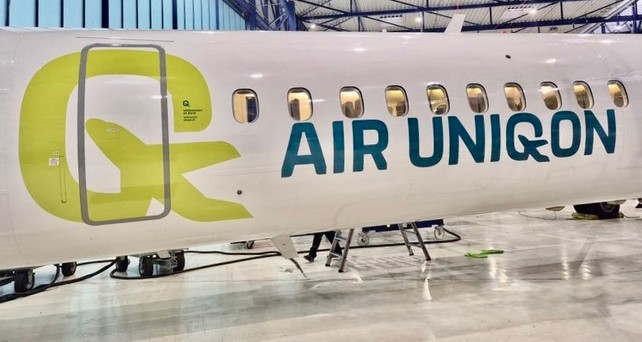 Die Lackierung von Air Uniqon auf der De Havilland Canada Dash 8-400: Bald im Einsatz.