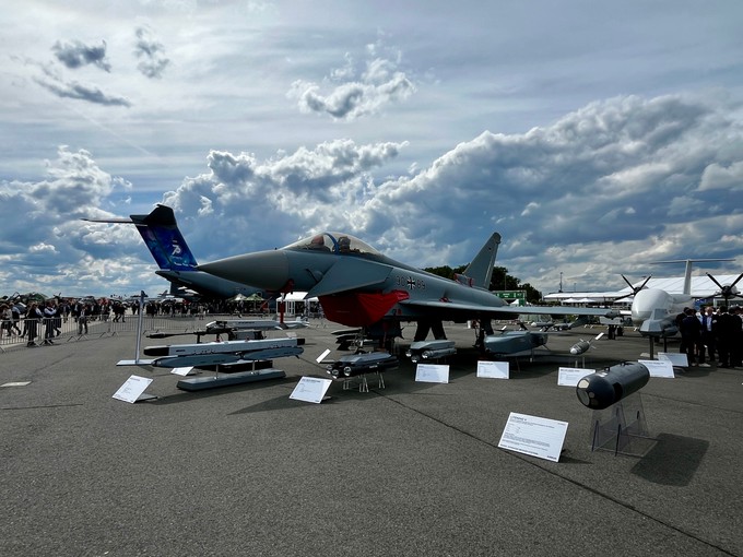 Die Bundeswehr stellt Eurofighter Typhoon aus.