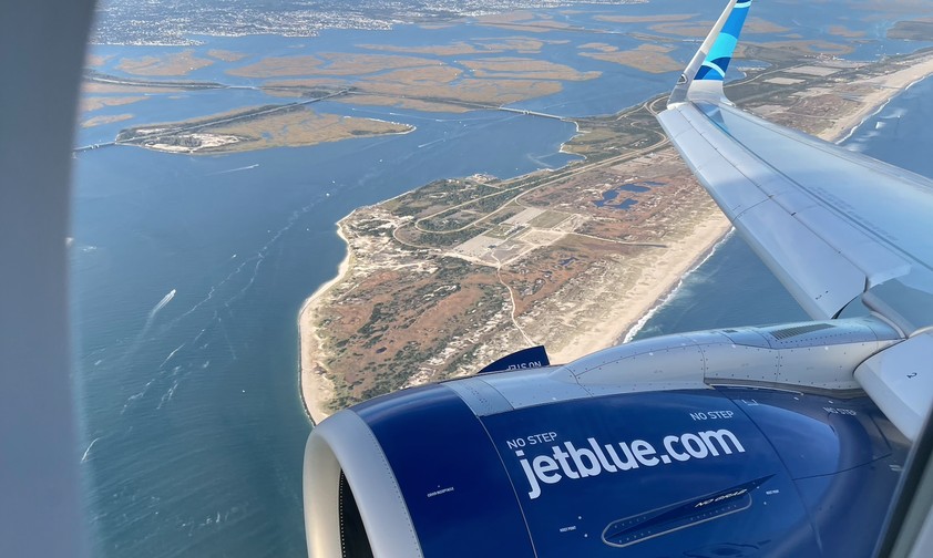 Blick aus dem Fenster eines Airbus A321 LR von Jetblue: Bald auch ab Genf unterwegs?