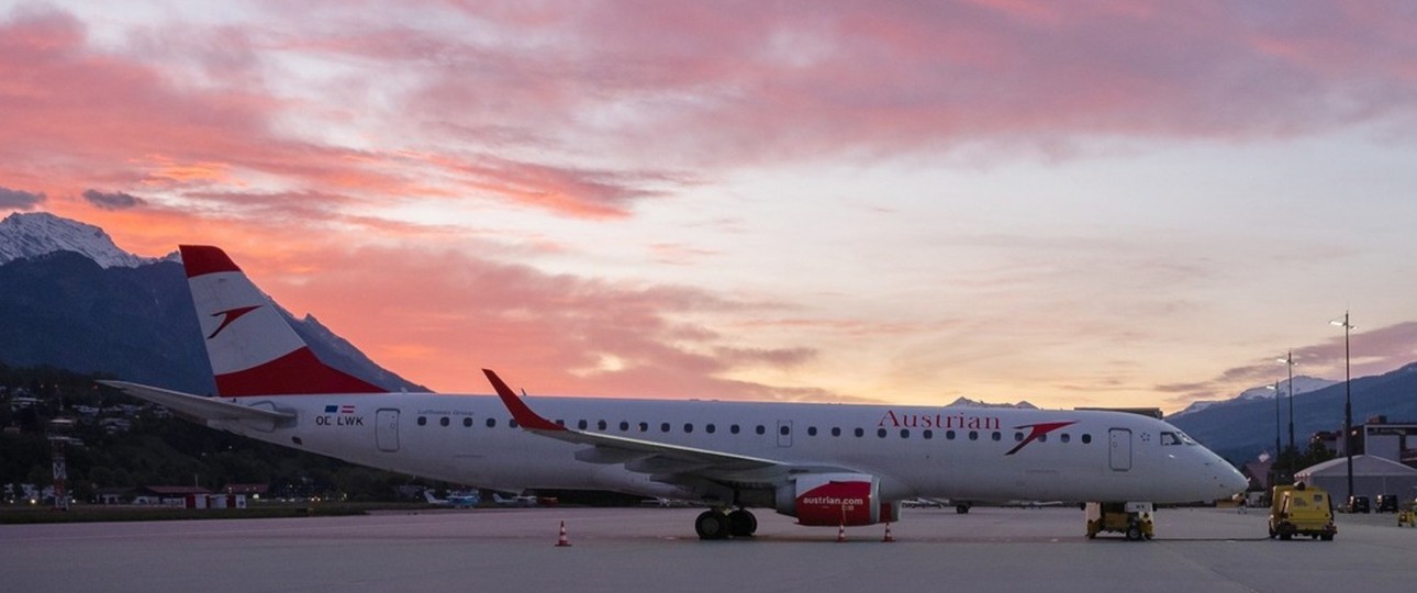 Embraer E195 von AUA am Flughafen Innsbruck: Die Österreicher bauen ihr Angebot zwischen Wien und Innsbruck deutlich aus.