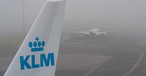 Leitwerk eines KLM-Flugzeugs: Die Fluglinie hat vier Ziele im Nahen Osten überraschend gestrichen.