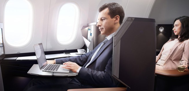 Die Business-Kabine soll besonders viel Privatsphäre und Stauraum bieten. Alle nötigen Anschlüsse sind vorhanden.