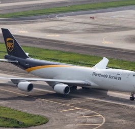 UPS: Eine Boeing 747-8 auf einem Rollweg.