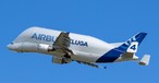 Der Airbus Beluga im Flug. Fünf Stück davon hat Airbus gebaut.