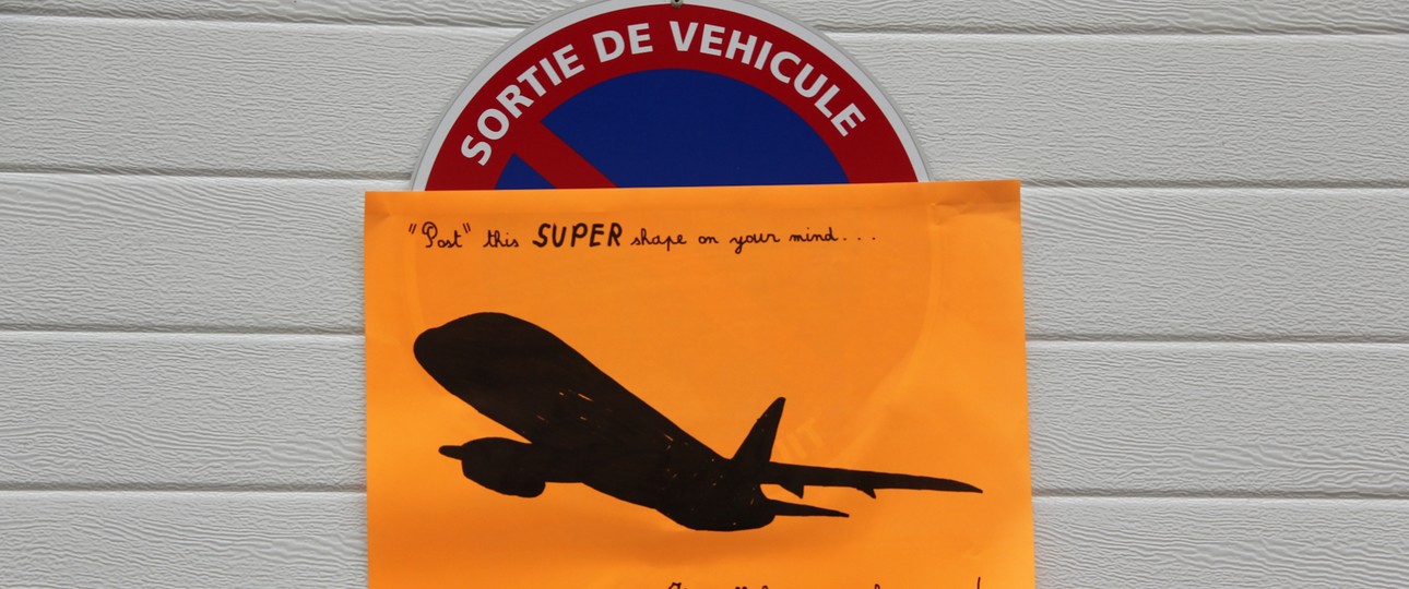 Guerillaaktion von Superjet International 2011 bei der Paris Air Show: Dennoch verkaufte sich der russische Flieger im Ausland kaum.