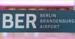 Absperrband am BER: Jeder weiß, wann der FLughafen eröffnet wurde.