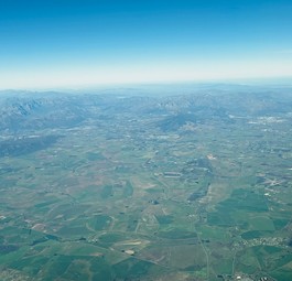 Blick aus dem Fenster eines Dreamliners: Für Airlines ist die Freiheit über den Wolken nicht grenzenlos.