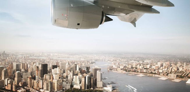 Lufthansa-Flieger über New York: Tickets kann man bei Airbnb kaufen.
