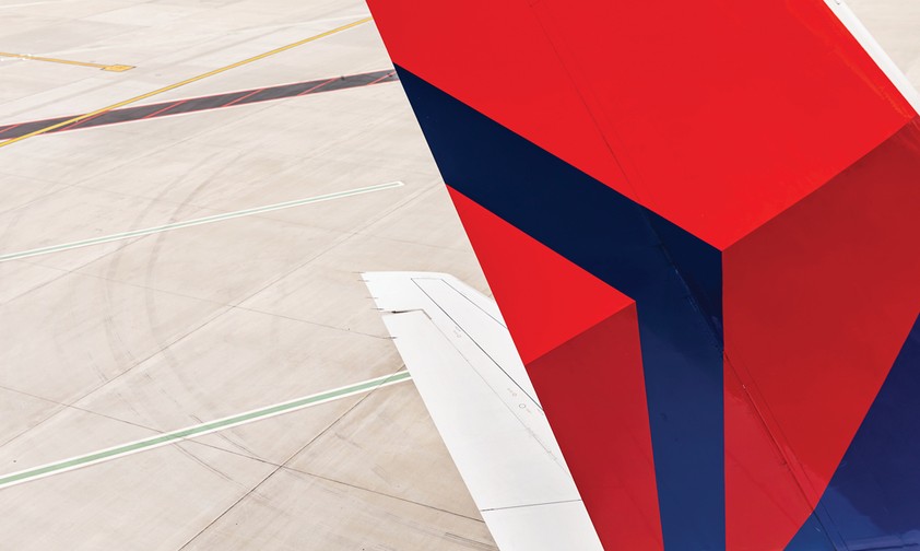 Leitwerk eines Delta-Jets: Ein Reisender gelangte mit abfotografierter Bordkarte ins Flugzeug.