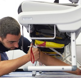 Ein- und Ausbau von Sitzen: Lufthansa Technik hat ein neues Angebot.