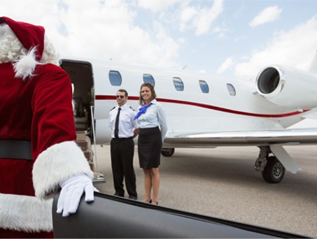 Weihnachtsmann: Rentier war gestern, er fliegt jetzt mit einem Businessjet. Und Sie?