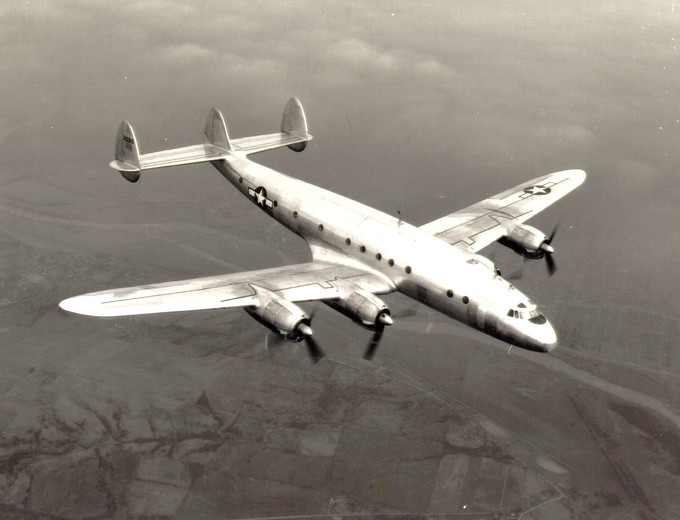 Vom 12. Juli bis zum 23. August 1946 mussten alle <strong>Lockheed Constellation</strong> am Boden bleiben. Grund war der Absturz von TWA-Flug TW513, bei dem es zu einem Brand an Bord gekommen war. Erst nachdem Rauchmelder im Frachtraum installiert wurden, durften die Flieger wieder abheben.