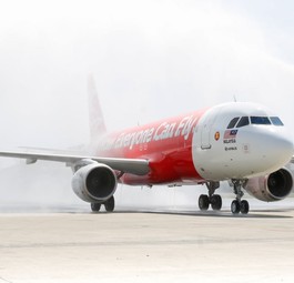 Ein Airbus A320 von Air Asia: Der indonesische Ableger soll deutlich wachsen.