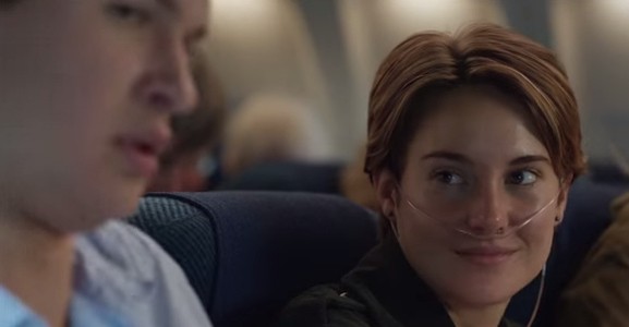 Szene aus dem Film «Das Schicksal ist ein mieser Verräter»: Flugreisen können für Passagiere mit zusätzlichem Sauerstoffbedarf teuer werden.