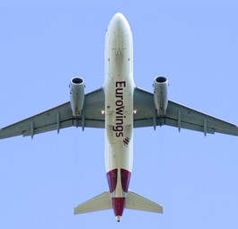 Airbus A319 von Eurowings: Ein Jets dieses Typs flog niedrig über die Piste.