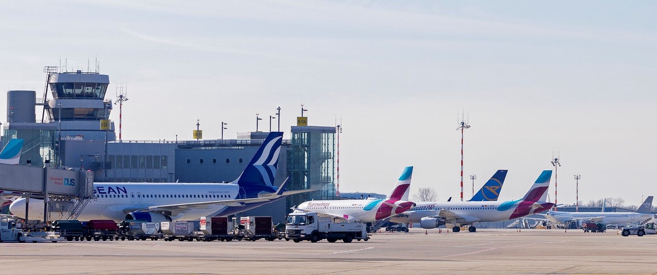 Flughafen Düsseldorf: Wer in den Flieger will muss derzeit manchmal länger warten.