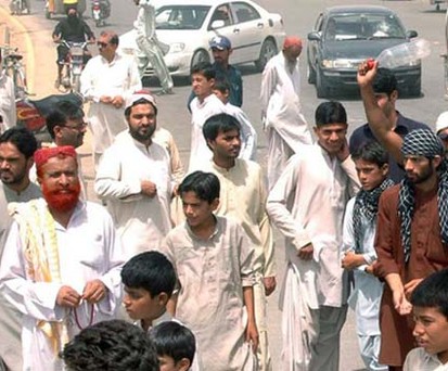 Mittlere Risikostufe: Hier sind Flugzeuge auf Reiseflughöhe sicher, aber bei Start und Landung gefährdet. Zur Kategorie gehört Pakistan wo erst kürzlich wieder ein Passagierjet bei der Landung beschossen wurde.