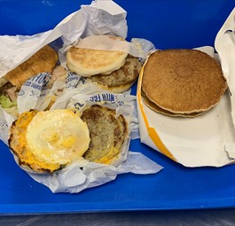 Die Sandwiches: 1800 Euro ist vielleicht ein bisschen teuer dafür.