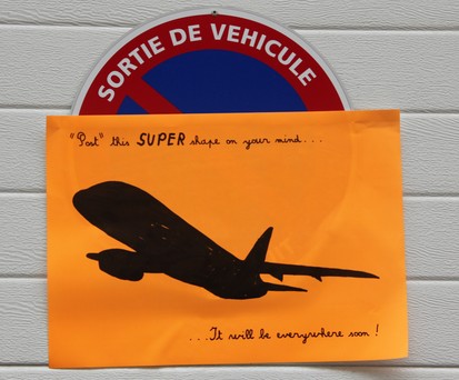 Guerillaaktion von Superjet International 2011 bei der Paris Air Show: Dennoch verkaufte sich der russische Flieger im Ausland kaum.