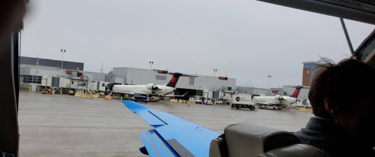 Offene Tür: Die Pilatus PC-12 bracht den Start im letzten Moment ab.