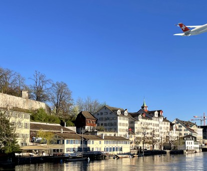 Airbus A350 von Swiss über Zürich (Montage): Swiss bekommt weitere Exemplare.