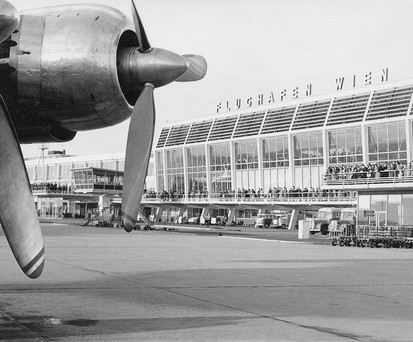 Der Flughafen Wien 1961: Ein Jahr später begannen die finalen Planungen für eine neue Piste.