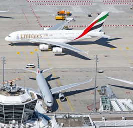 Airbus A380 von Emirates am Flughafen München: Warten auf eine neue Generation.