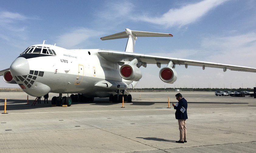 Eine alte Ilyushin Il-76TD (hier bei der Dubai Air Show): Neue Version auch zivil geplant.
