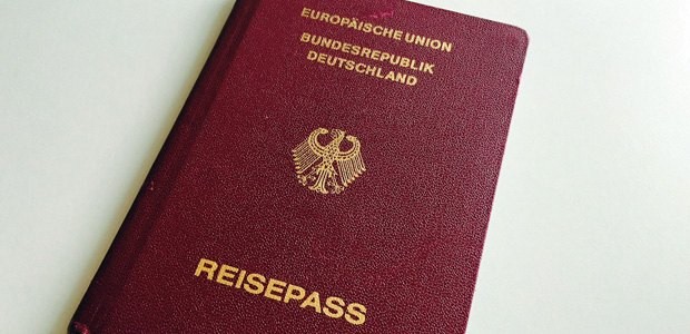 Deutscher Pass: In Frankfurt drohen strengere Kontrollen.
