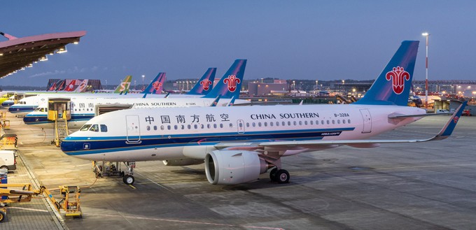 Die staatliche Fluggesellschaft aus Katar ist zudem an China Southern Airlines beteiligt - allerdings mittlerweile nur noch mit 3,38 Prozent.