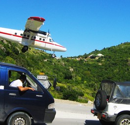 Was muss ein Luftfahrtfan einmal getan haben? «In St. Barth beim Kreisel stehen», sagt aeroTELEGRAPH-Leser David Bruegger. <a href="https://www.aerotelegraph.com/hobbyfotograf-wird-beinahe-von-fahrwerk-getroffen" target="_blank" rel="noopener">Ganz ungefährlich ist das nicht.</a>