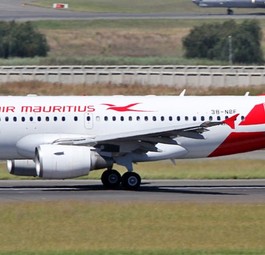 Airbus A319 from Air Mauritius: Difficult position.