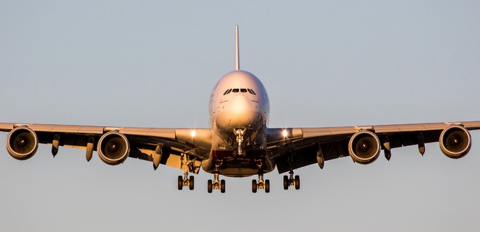 Viele Airlines nutzen die Nummer aber für Interkontinental-Flüge. Emirates-Flug EK1 etwa landet aus Dubai kommend in London-Heathrow...