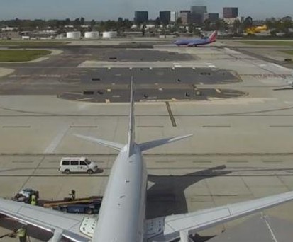 Wie Harrison Ford nur knapp den Passagierjet verfehlt