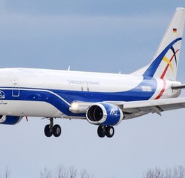 Erste Boeing 737-400F von Cargologict Germany: Betriebserlaubnis fehlt noch immer.