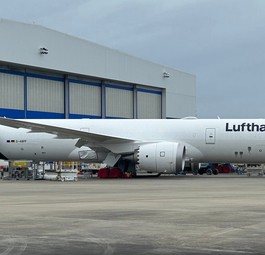 Dreamliner mit der Kennung D-ABPF bei Boeing in South Carolina: Für Lufthansa.