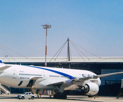 Eine Boeing 777 von El Al am Flughafen von Tel Aviv: Die Nachfrage nach Flügen nach Israel ist weltweit eingebrochen.