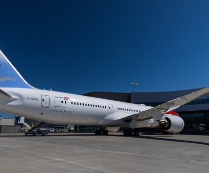 Dreamliner von Norwegian am Flughafen: Es dürfte noch lange dauern, bis das wieder ein normaler Anblick ist.
