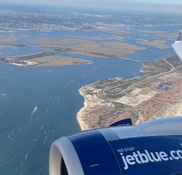 Blick aus dem Fenster eines Airbus A321 von Jetblue: Kommt die Airline zum Zug oder nicht?