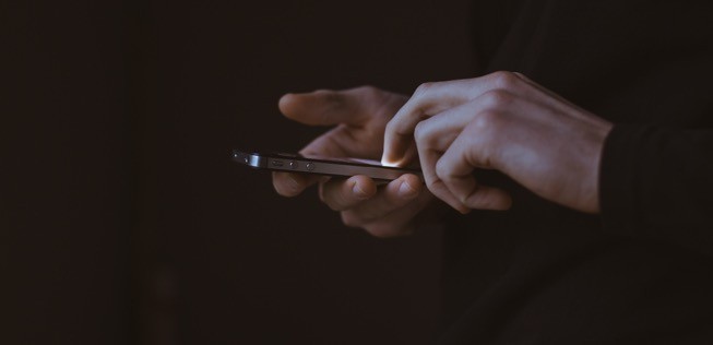Mobiltelefon: Besser nicht an Bord für Gespräche benutzen.