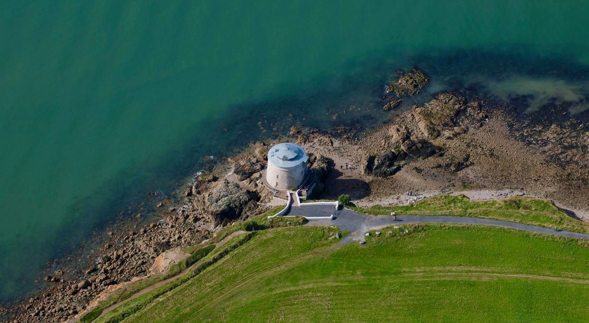 Der Martello Tower von Sutton liegt am Meer