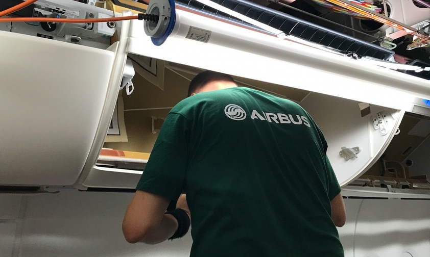 Montage in Hamburg: Airbus bremst den Ausstoß.