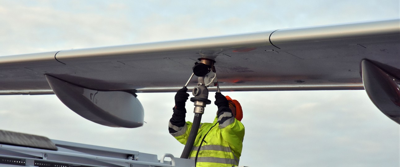 Betankung eines Fliegers: Soll künftig durch Aufladung ergänzt werden.