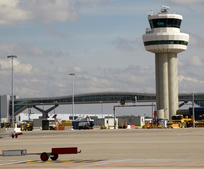 Das sind die europäischen Flughäfen mit der höchsten Prozentzahl an verspäteten Flügen in der Zeit vom 1. bis 10. Juli 2022. Platz 10: London Gatwick - 59 Prozent aller Flüge waren hier verspätet (und 1,4 Prozent fielen ganz aus).
